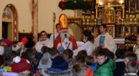 W poniedziałek po mszy roratniej do dzieci przybył gość specjalny, którym był św. Mikołaj. Więcej zdjęć w galerii.